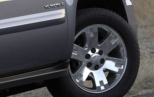 2007 GMC Yukon — OEM photo 2