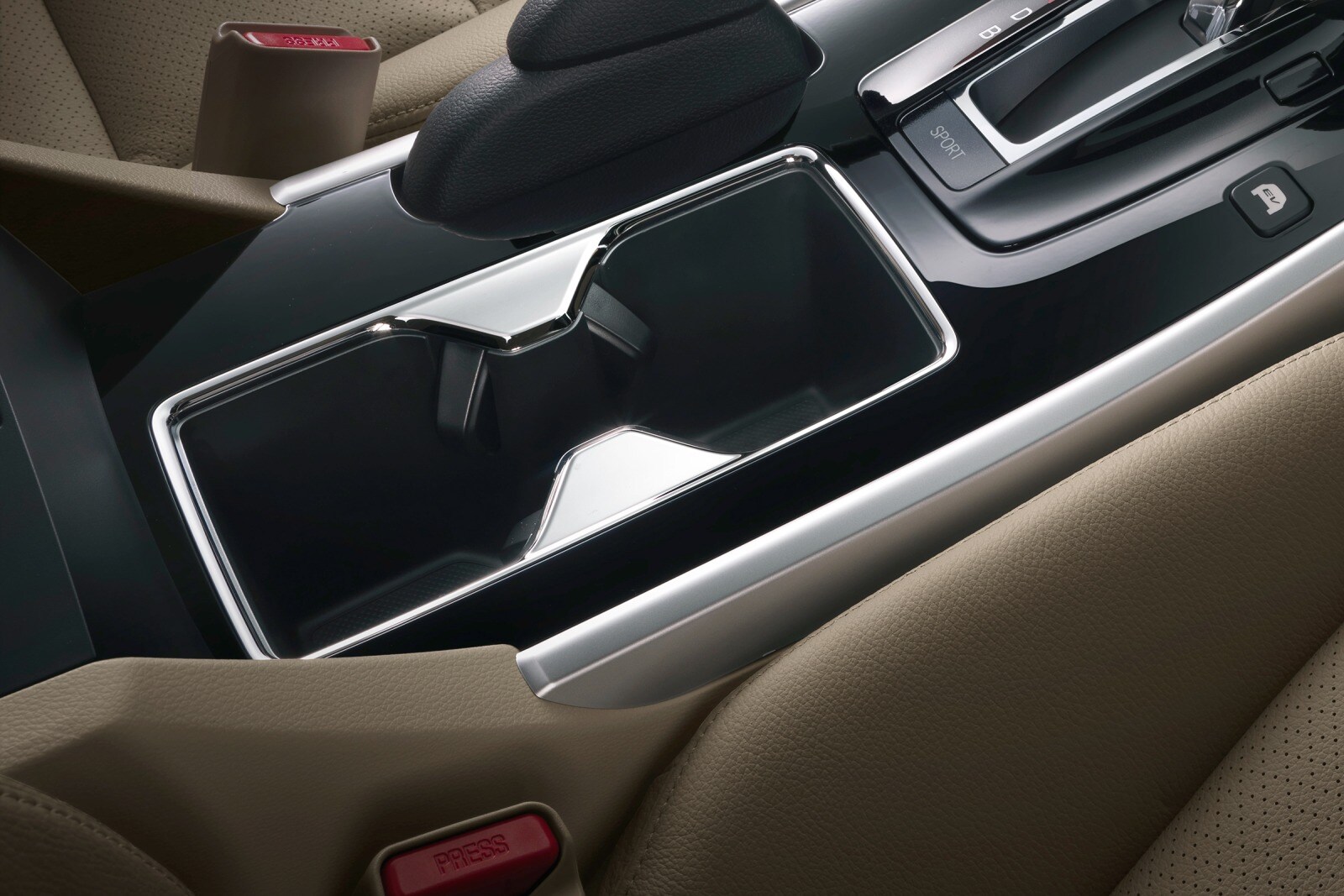 2017 Honda Accord Hybrid interior CUP