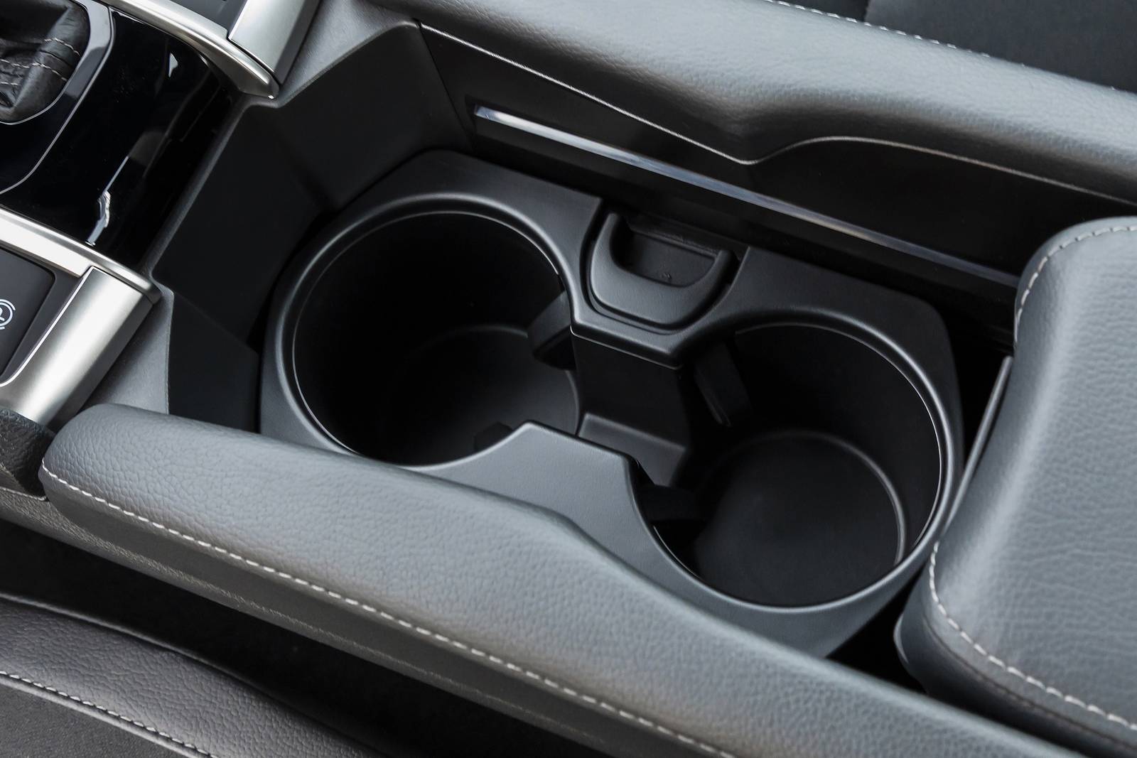 2019 Honda Civic interior CUP