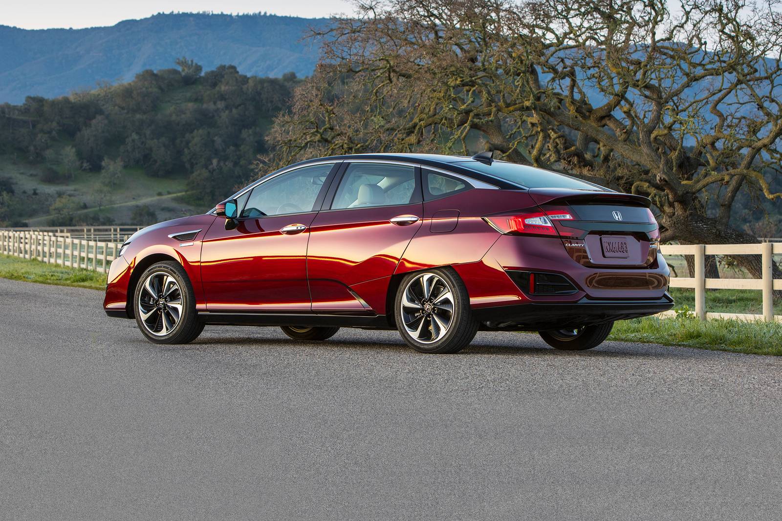 2017 Honda Clarity — OEM photo 4