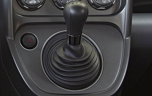 2006 Honda Element interior CC