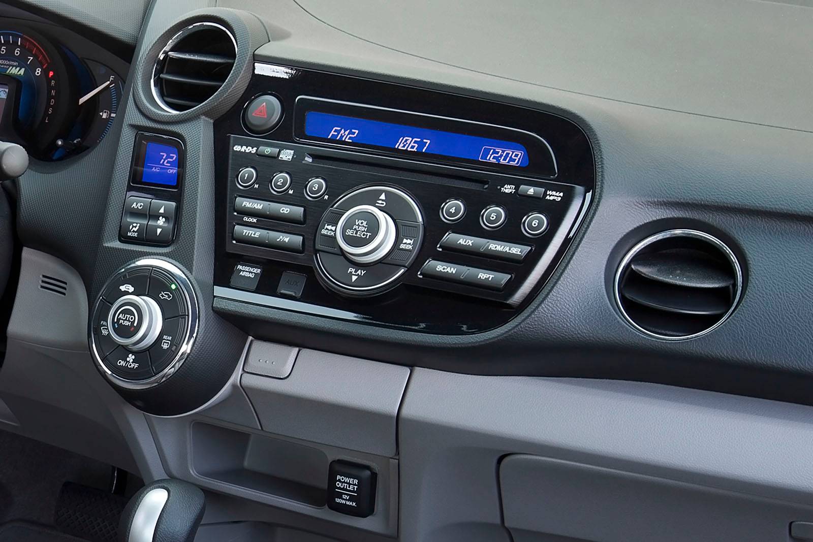 2013 Honda Insight interior CC