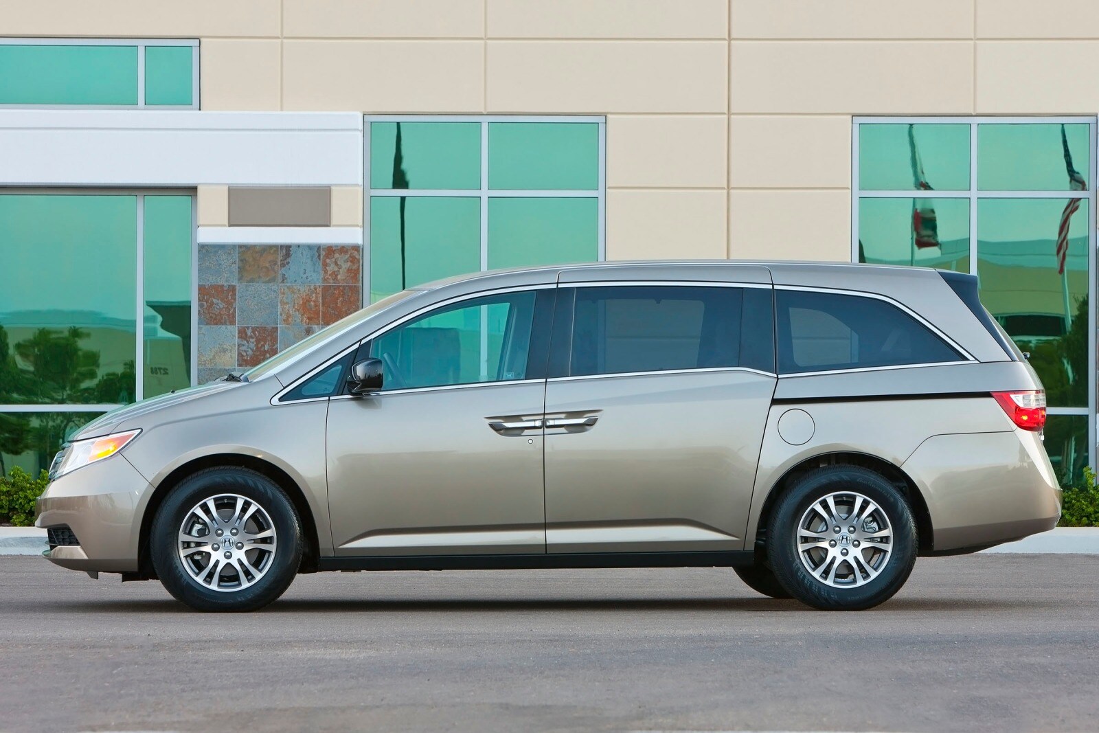 2012 Honda Odyssey exterior FQ
