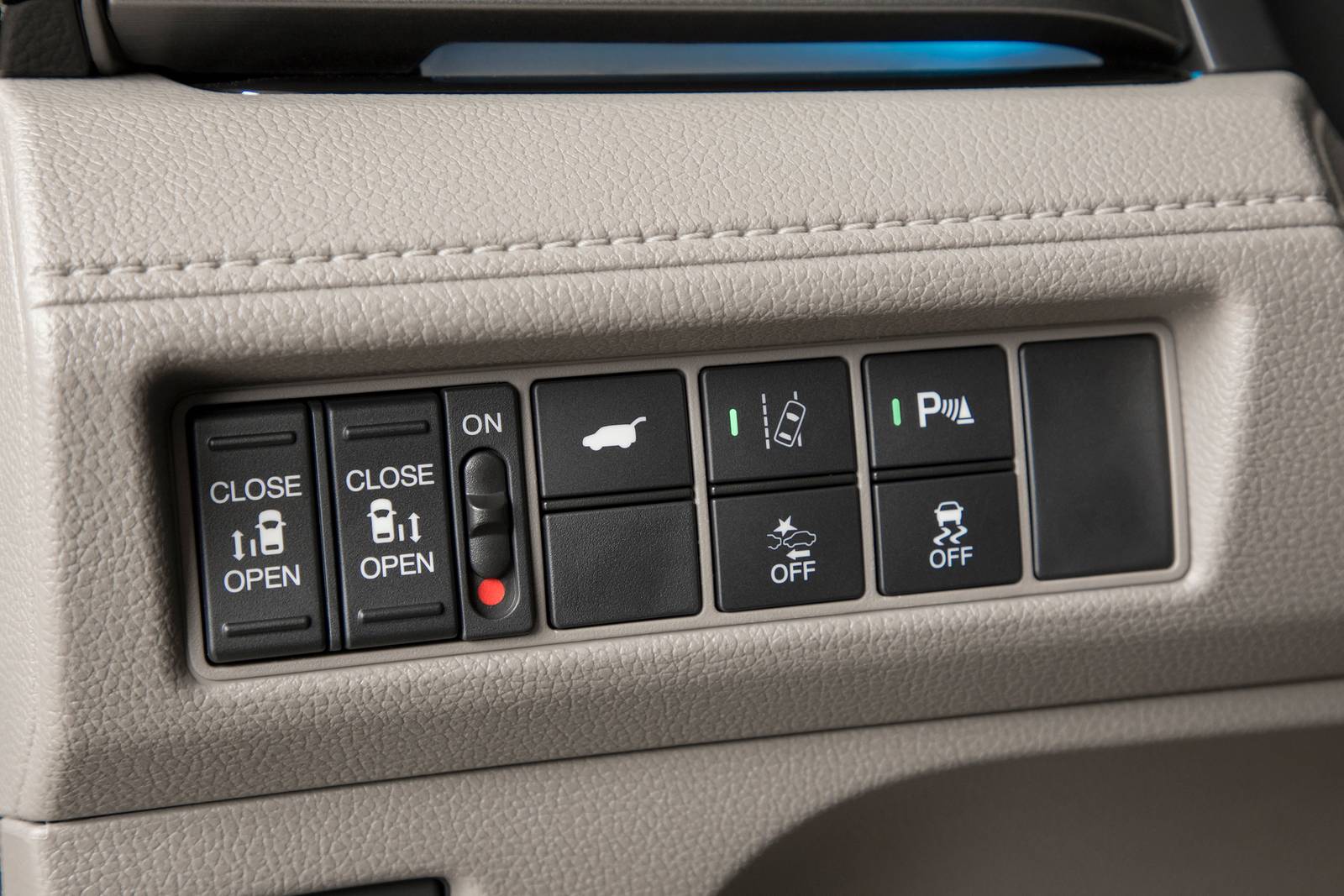 2018 Honda Odyssey interior AUXCTRL