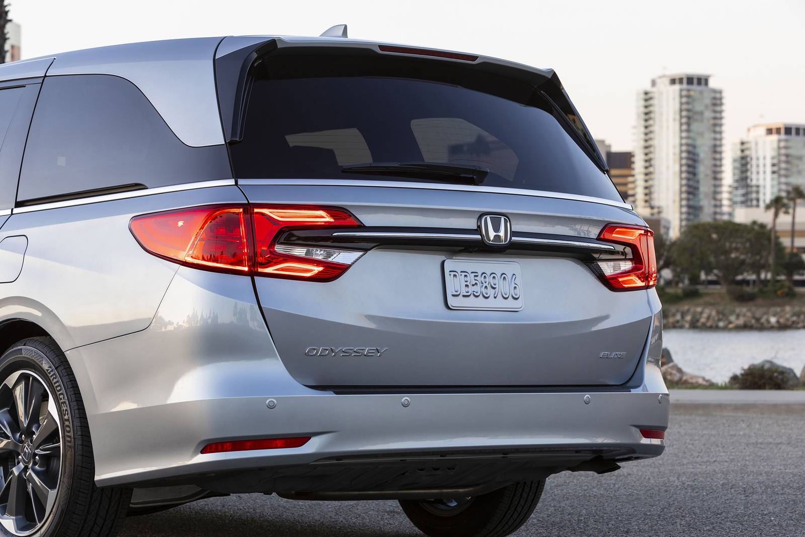2023 Honda Odyssey — OEM photo 4