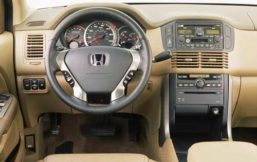 2003 Honda Pilot interior D