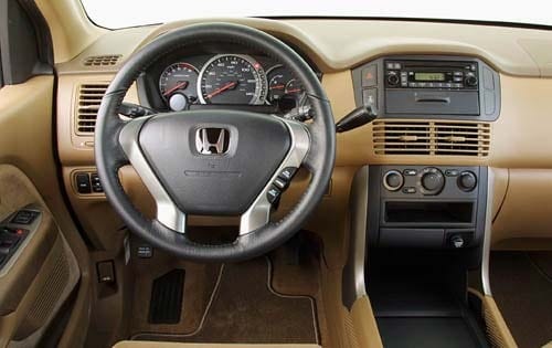 2003 Honda Pilot interior D