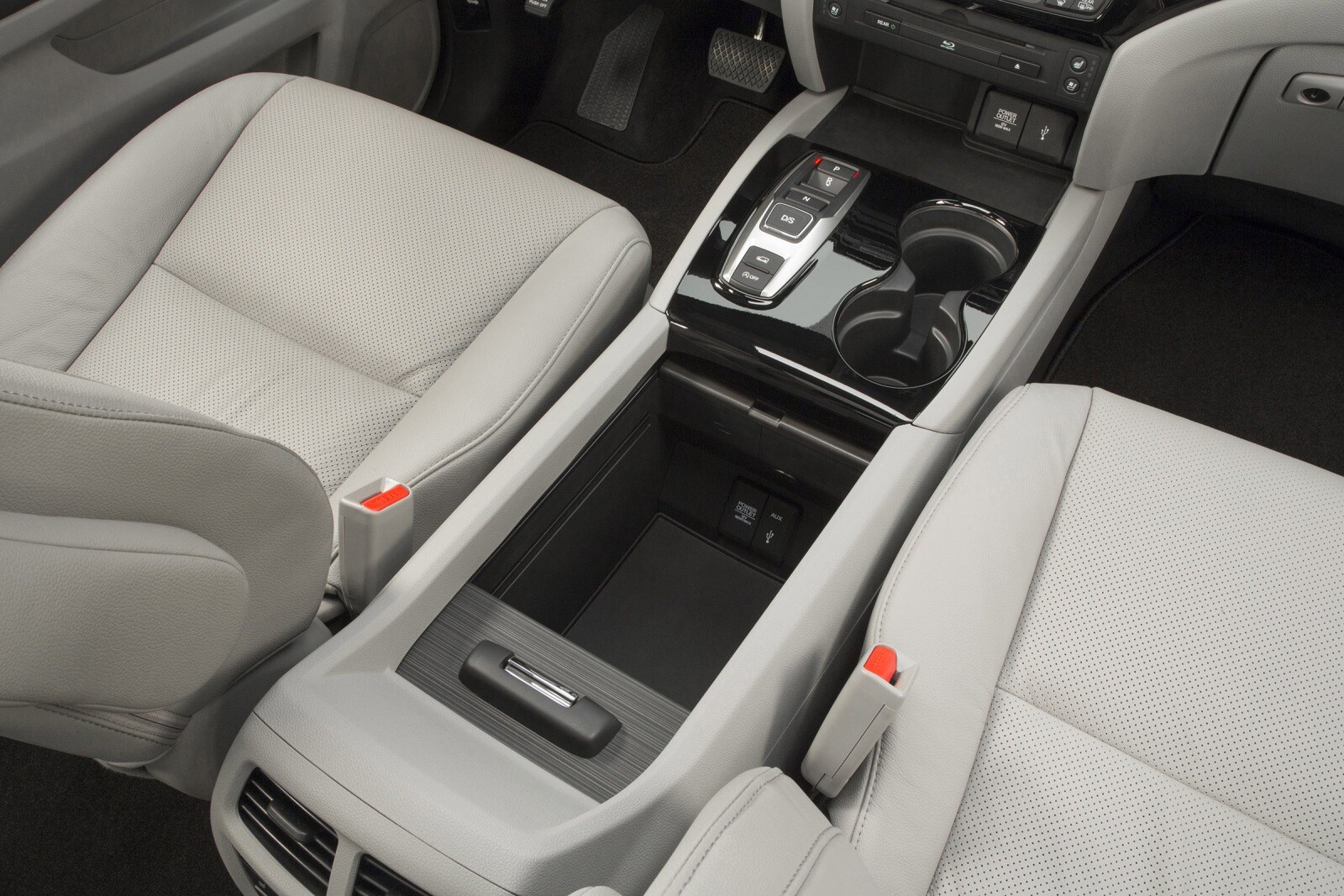 2016 Honda Pilot interior DETAIL