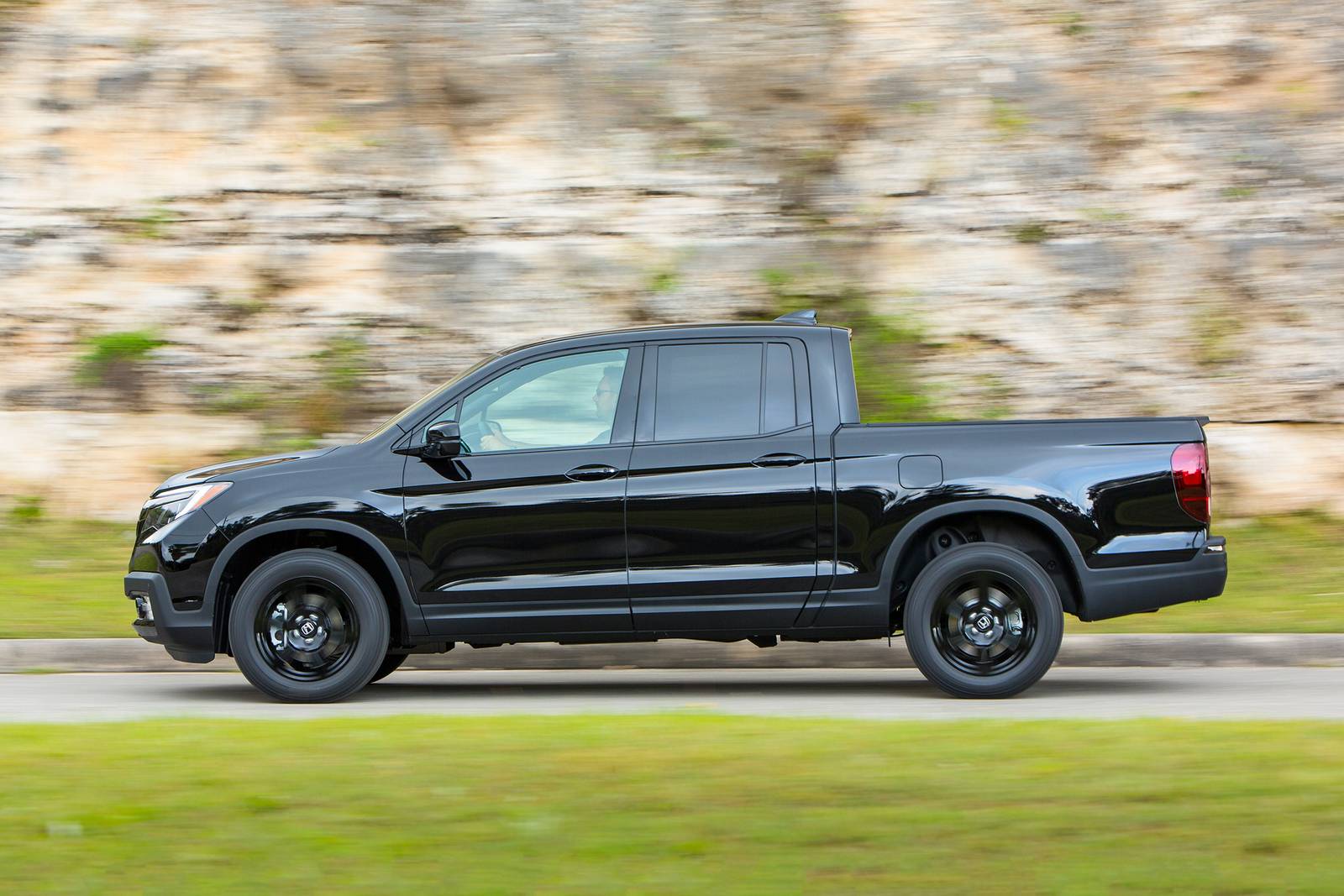 2018 Honda Ridgeline exterior S