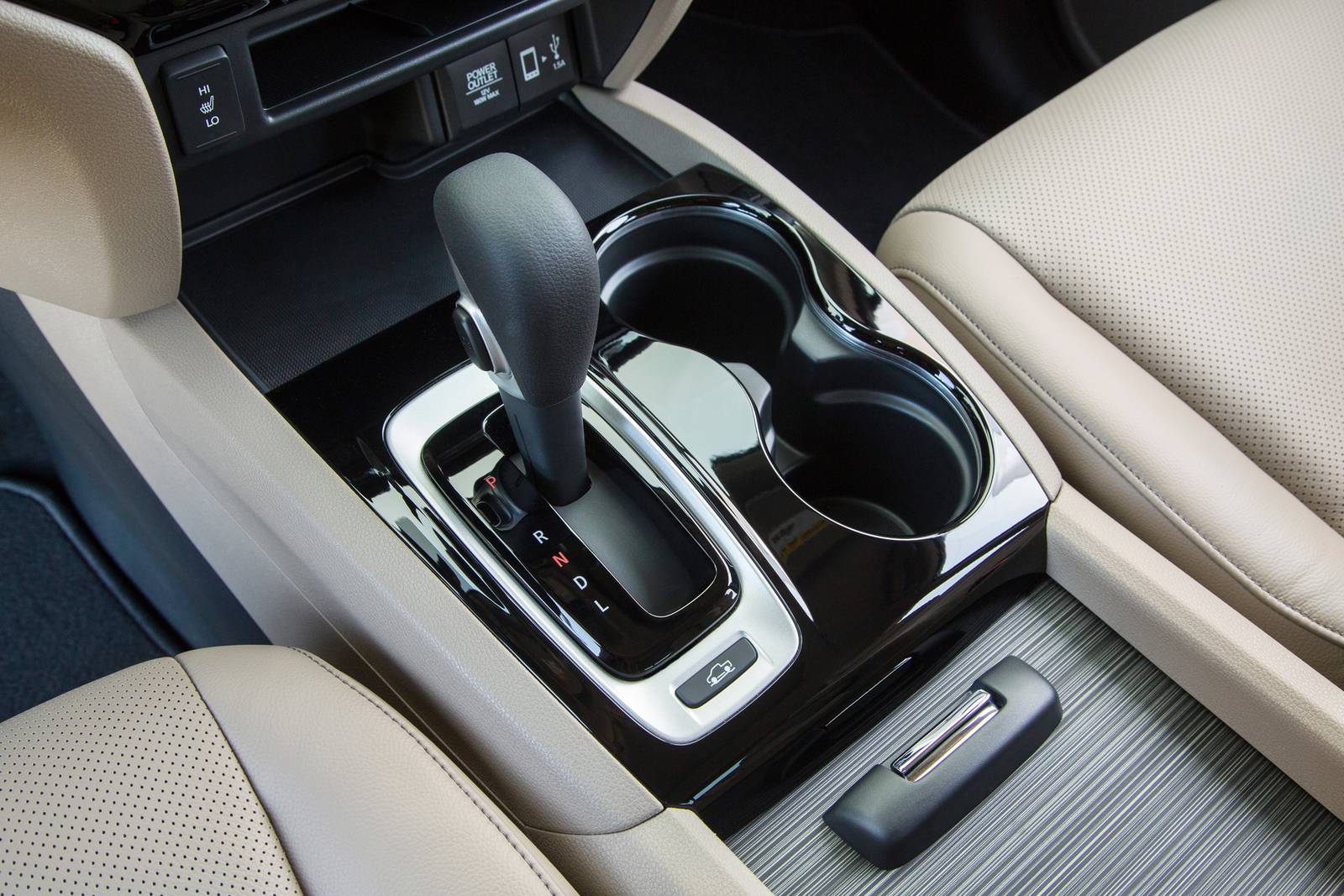 2018 Honda Ridgeline interior SHF
