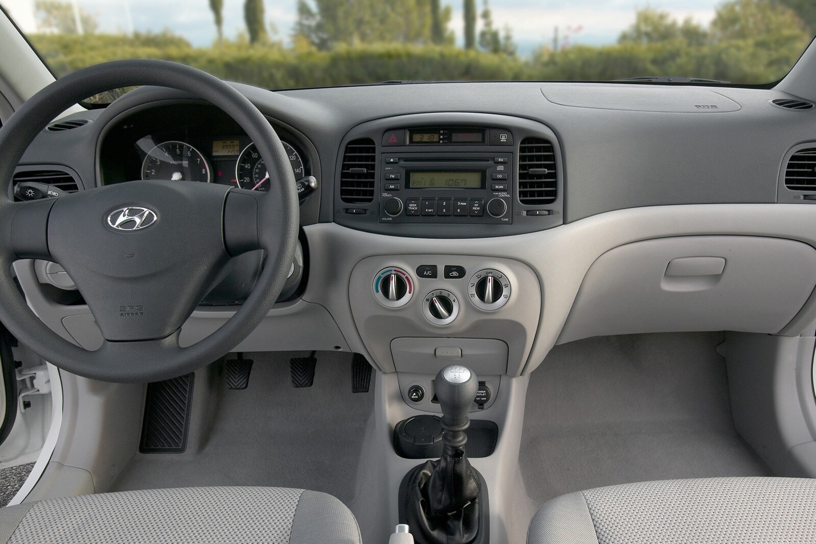 2007 Hyundai Accent interior D