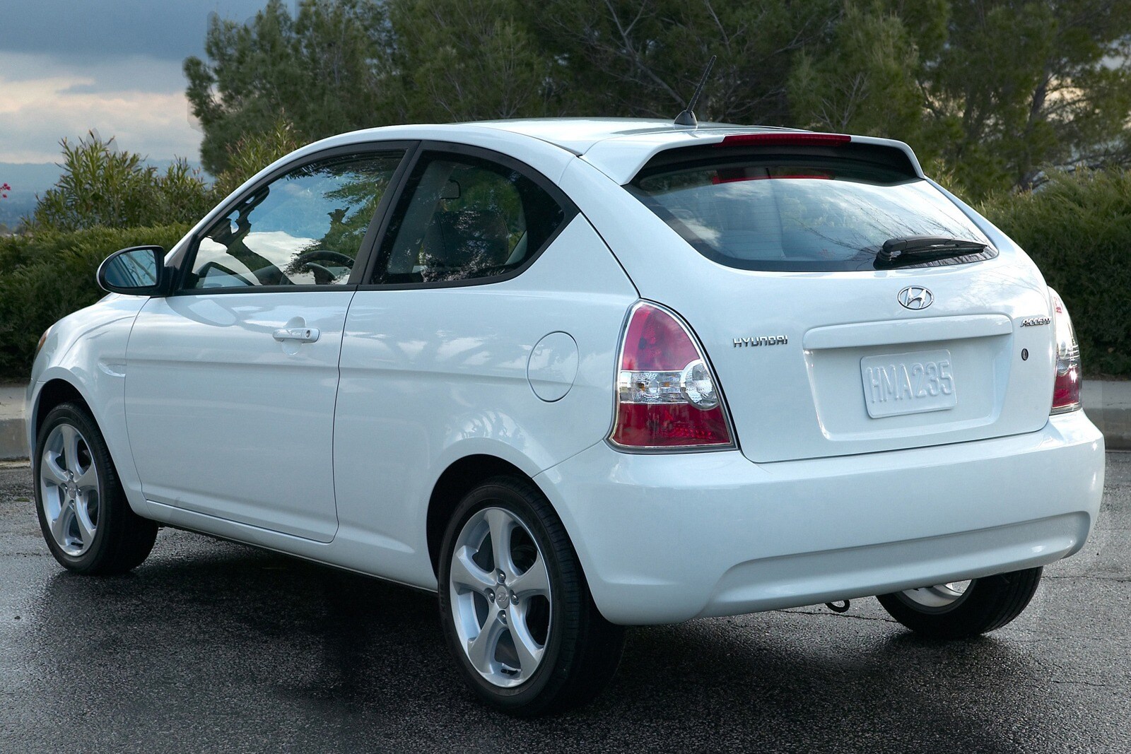 2007 Hyundai Accent SE 2dr Hatchback Exterior
