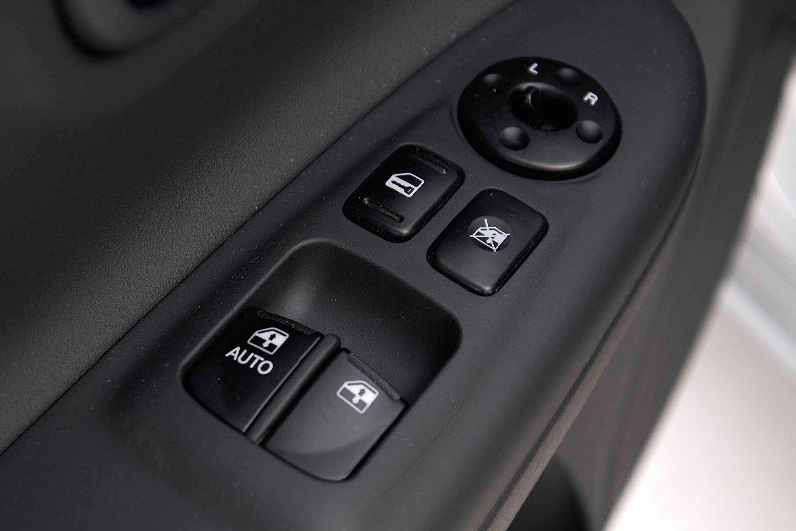 2007 Hyundai Accent interior DETAIL