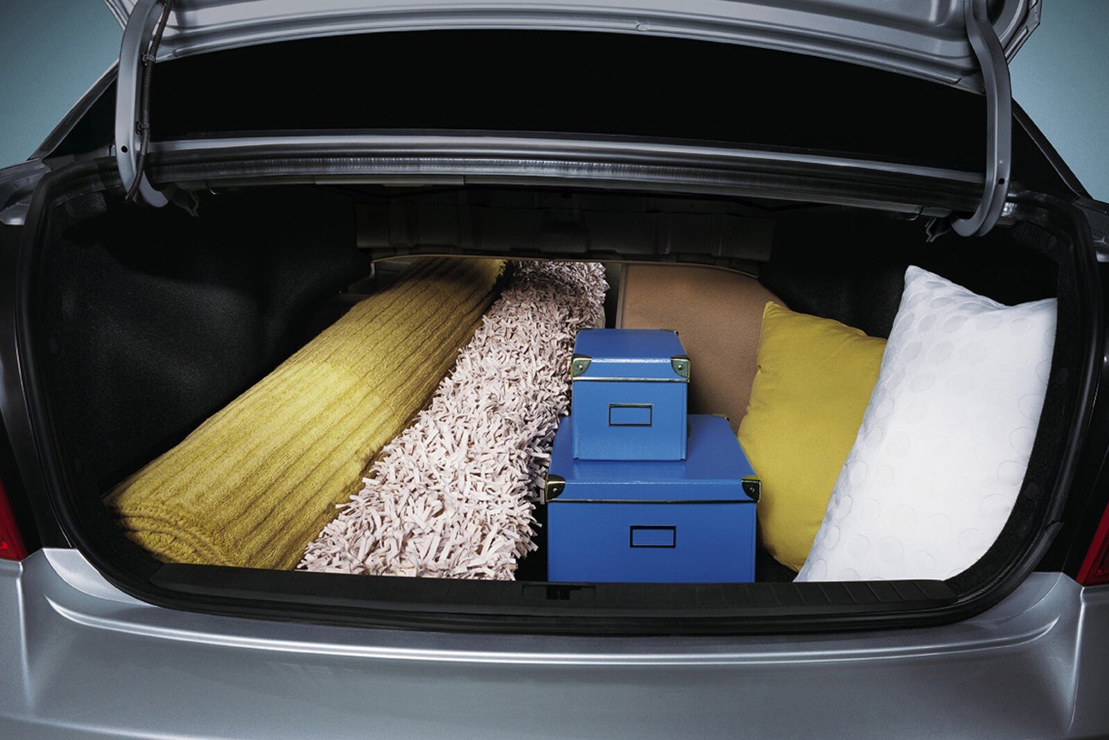 2010 Hyundai Accent interior CARGO