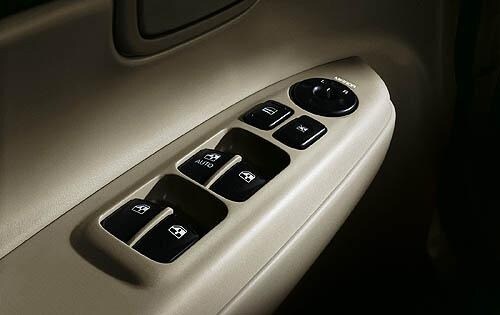 2011 Hyundai Accent front safety DETAIL