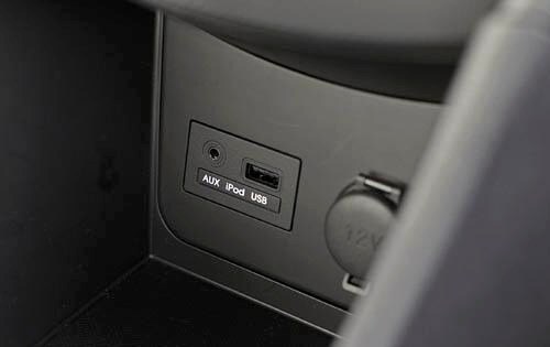 2012 Hyundai Accent interior DETAIL