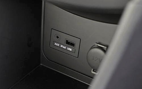 2012 Hyundai Accent interior DETAIL