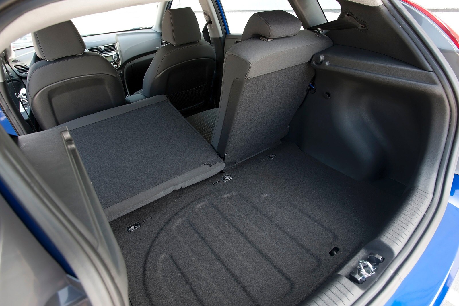 2012 Hyundai Accent front safety CARGO