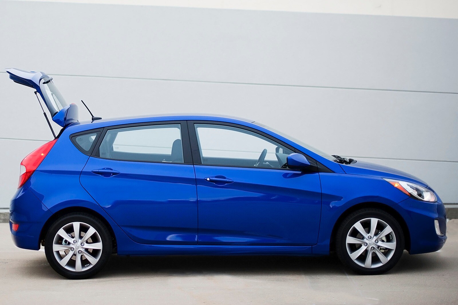 2012 Hyundai Accent exterior FQ