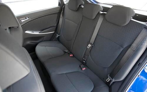 2012 Hyundai Accent interior RI