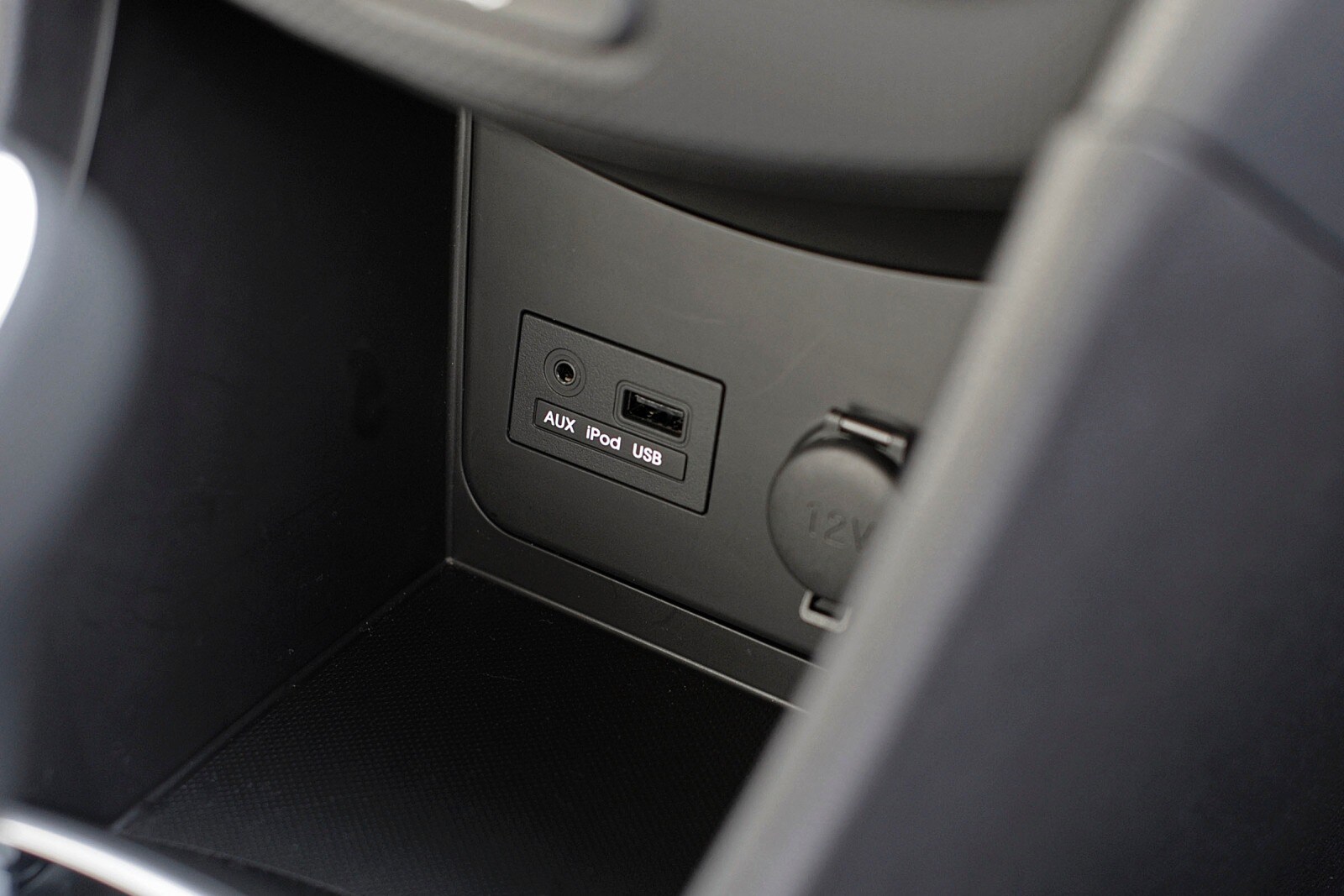 2013 Hyundai Accent interior AUXCTRL