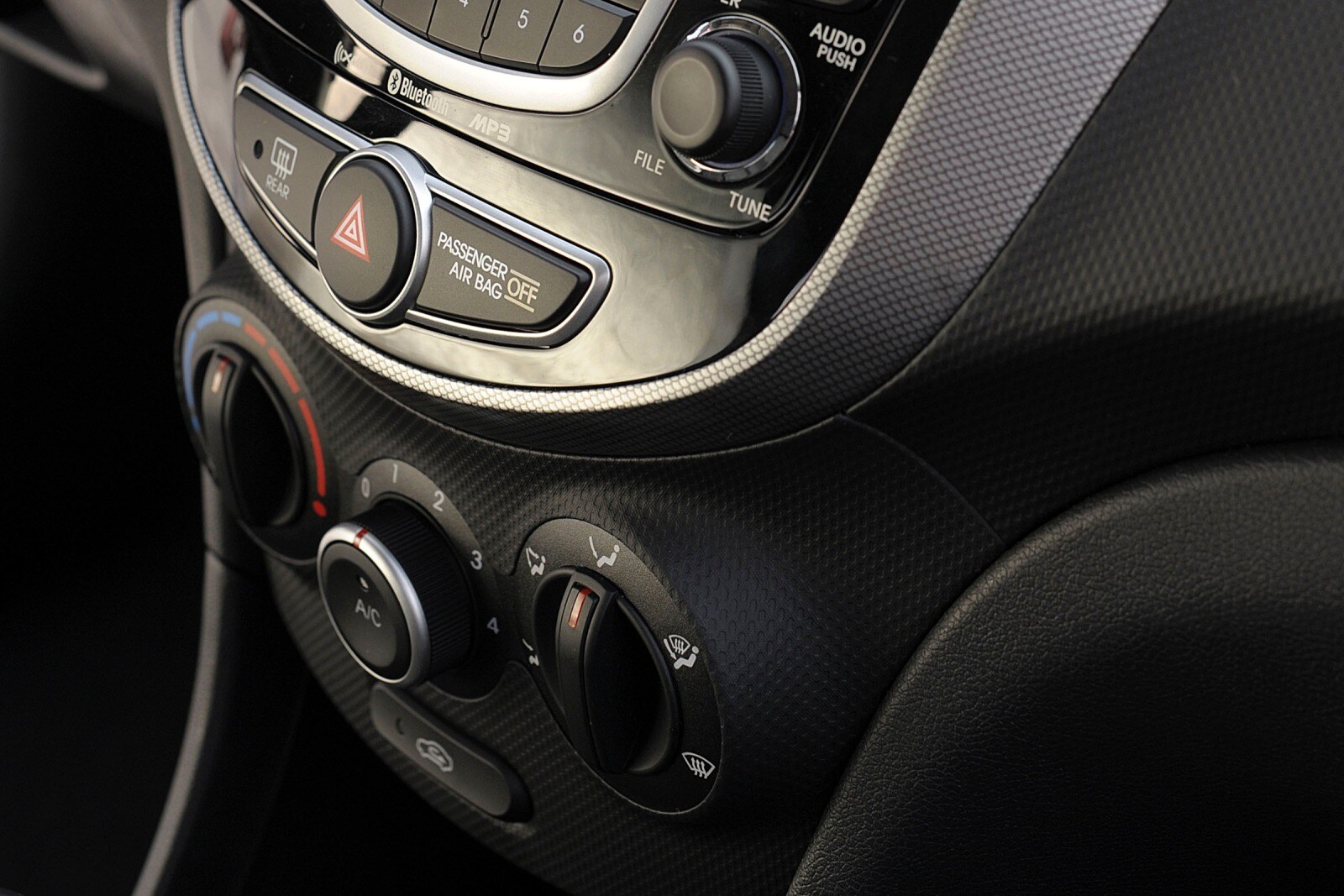 2013 Hyundai Accent interior CC