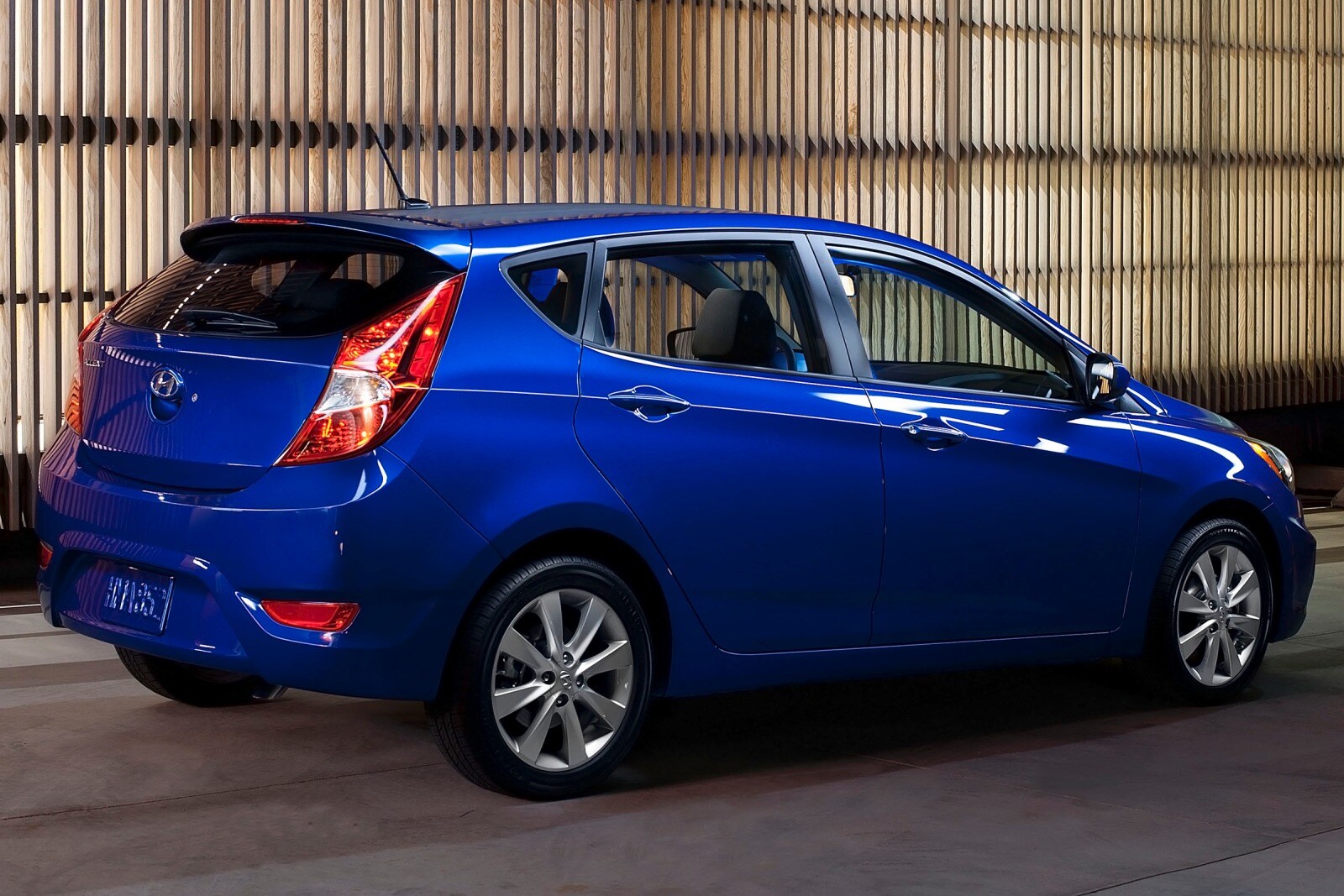 2013 Hyundai Accent GS 4dr Hatchback Exterior