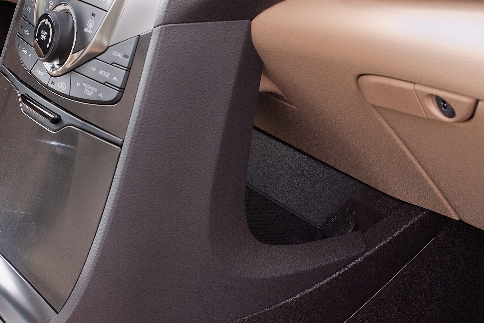 2012 Hyundai Azera interior DETAIL