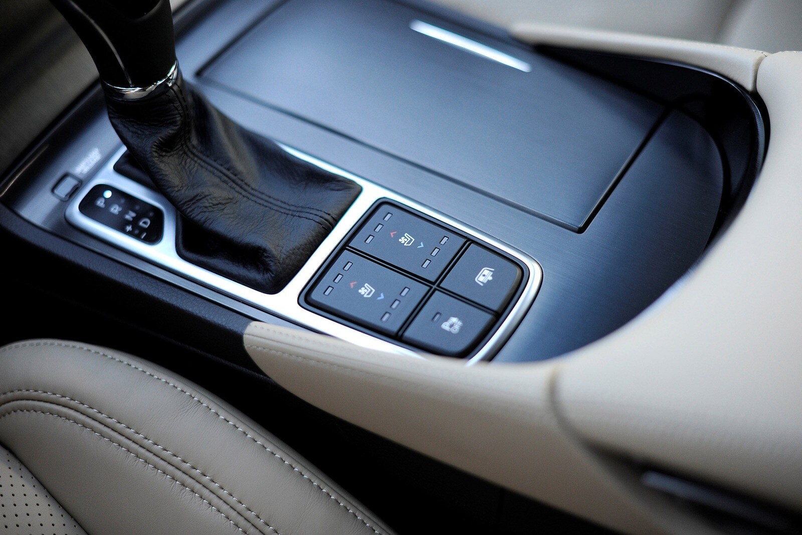 2017 Hyundai Azera interior DETAIL