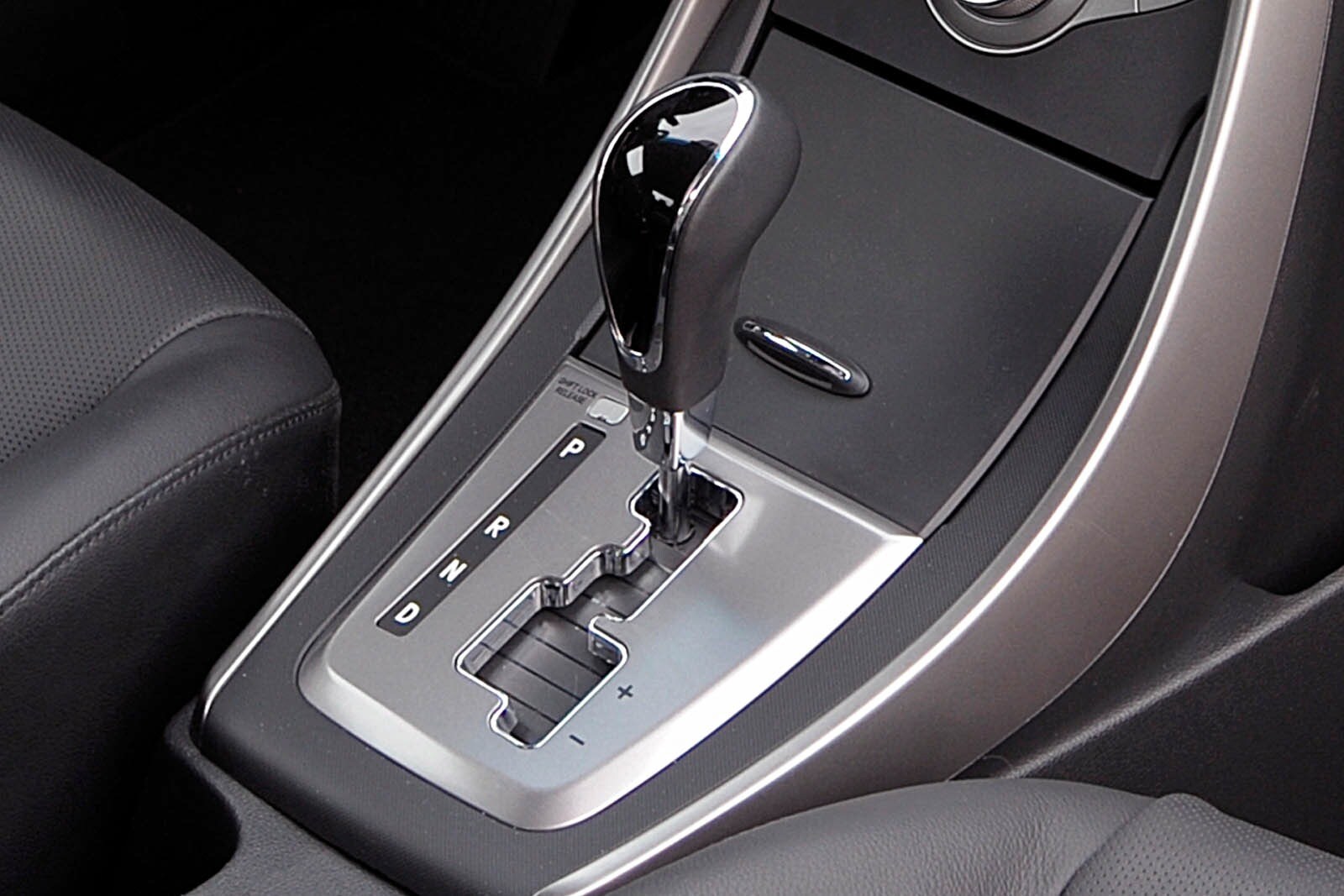 2013 Hyundai Elantra interior SHF