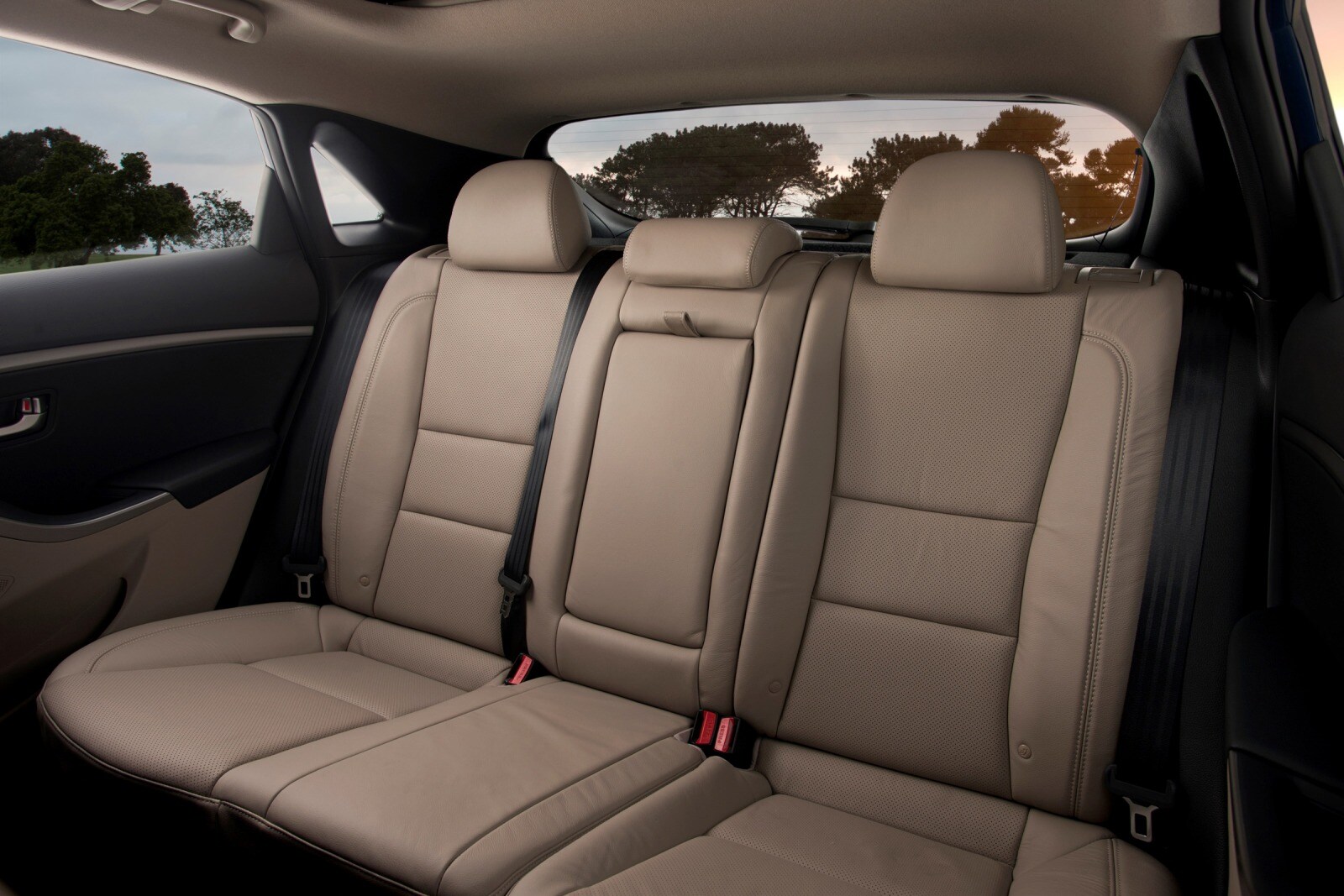 2013 Hyundai Elantra interior RI