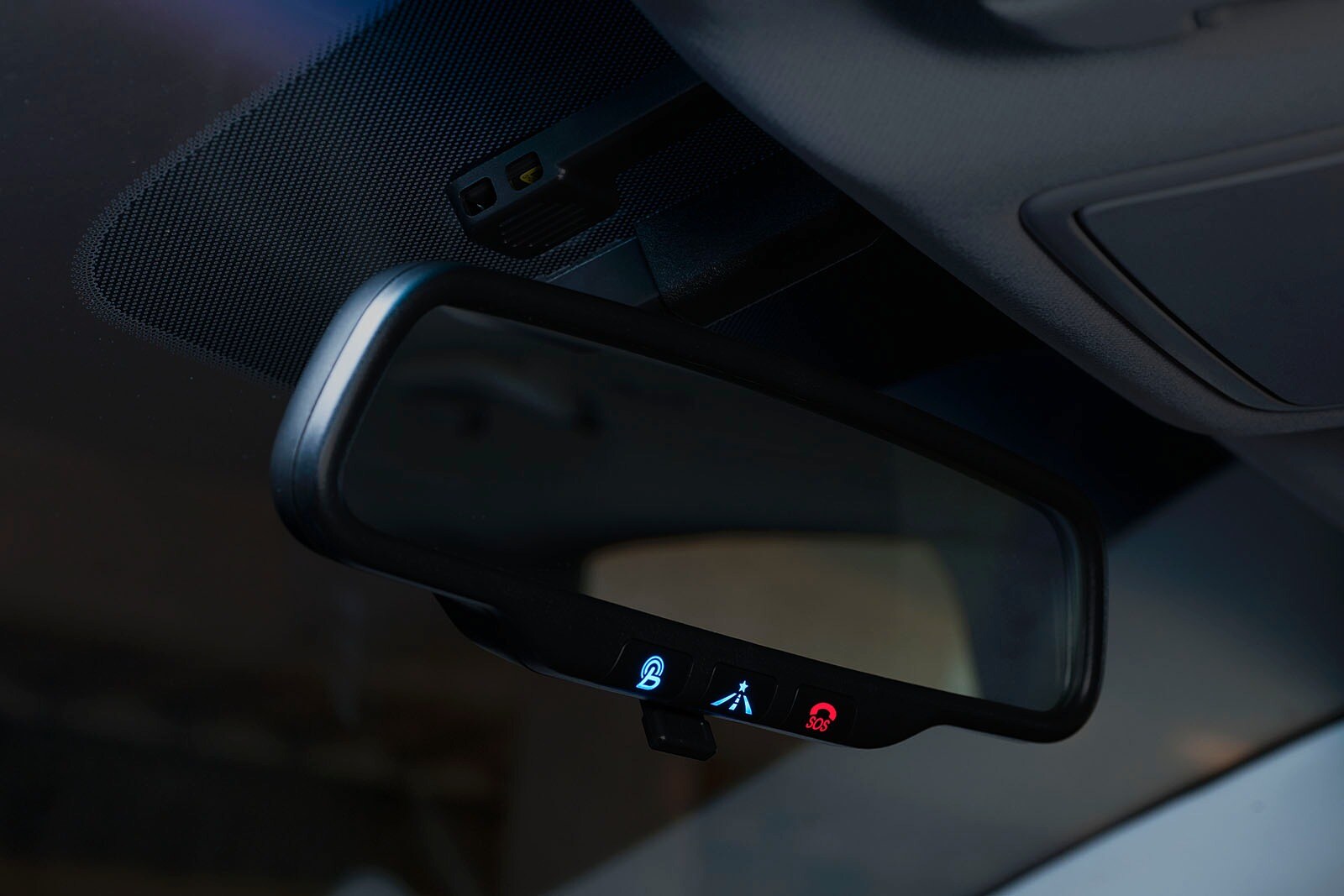 2013 Hyundai Elantra front safety DETAIL