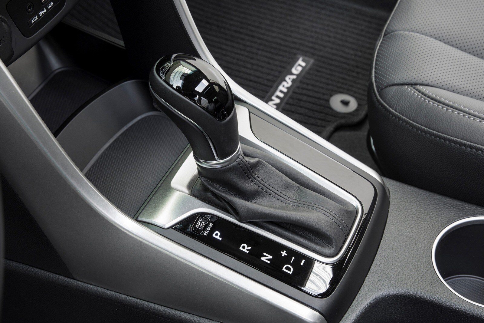 2017 Hyundai Elantra interior SHF