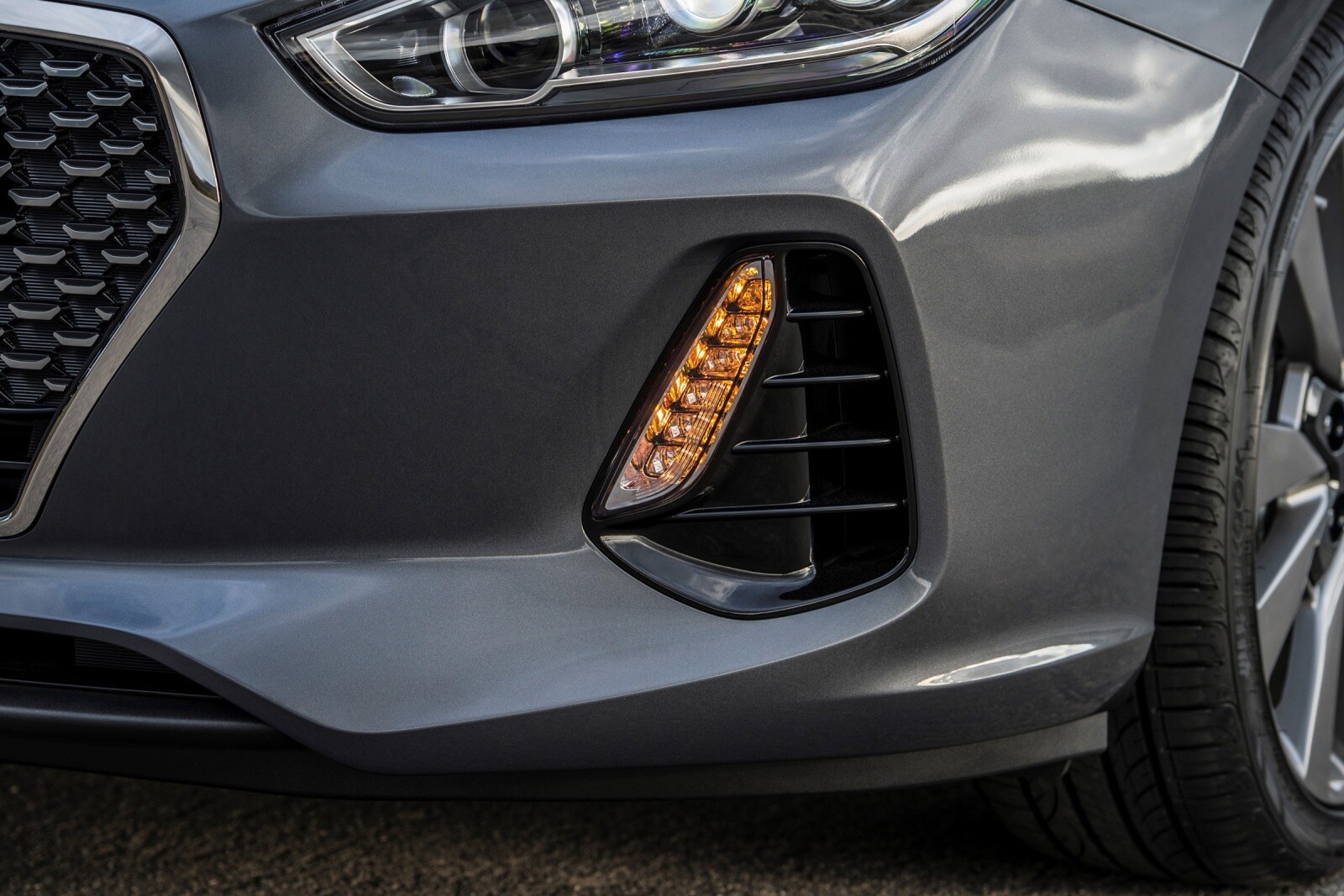 2018 Hyundai Elantra exterior FOG