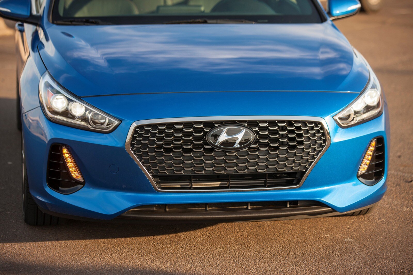 2018 Hyundai Elantra exterior FBDG