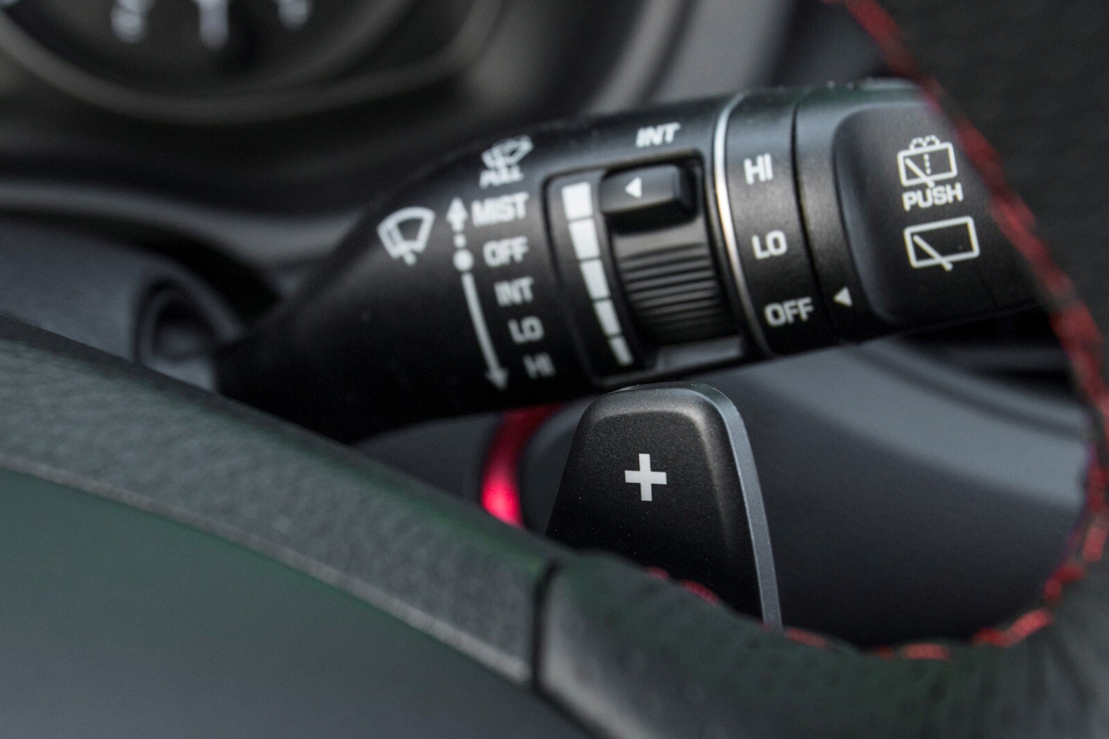 2018 Hyundai Elantra interior DETAIL
