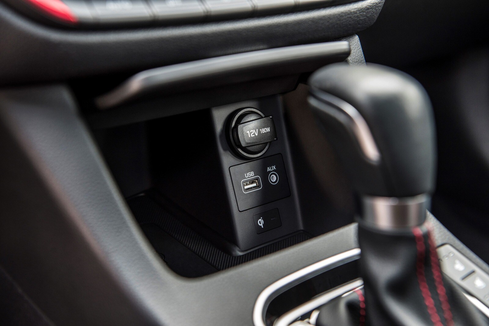 2018 Hyundai Elantra interior DETAIL