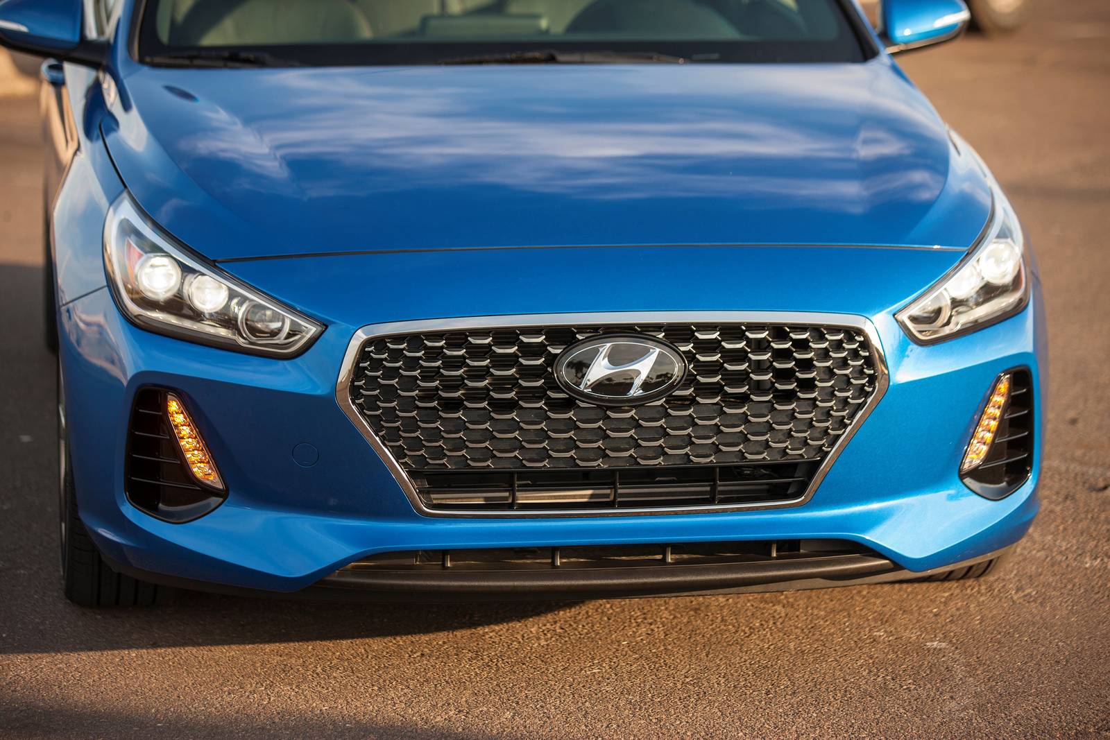 2019 Hyundai Elantra exterior FBDG