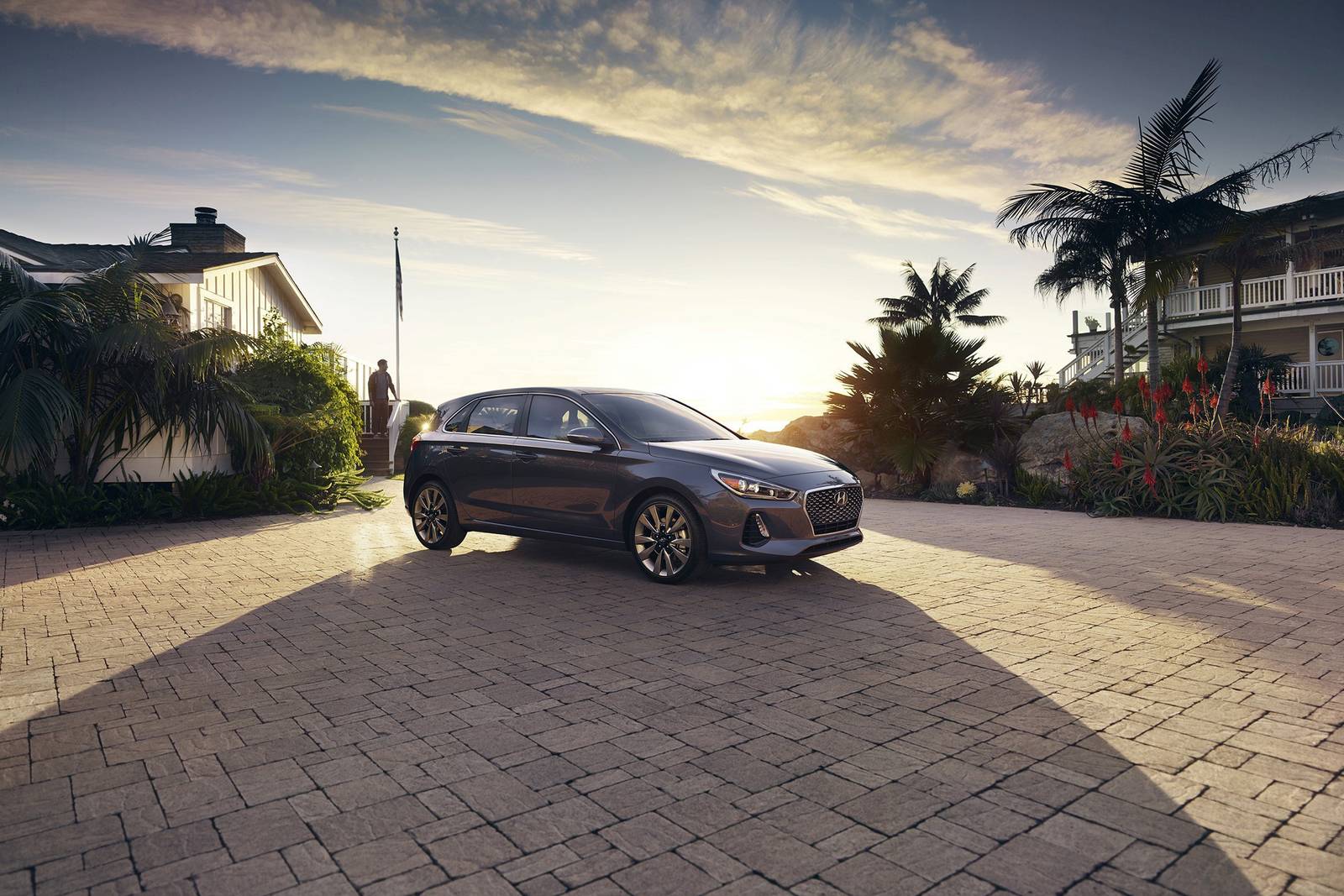 2019 Hyundai Elantra exterior LIFE1