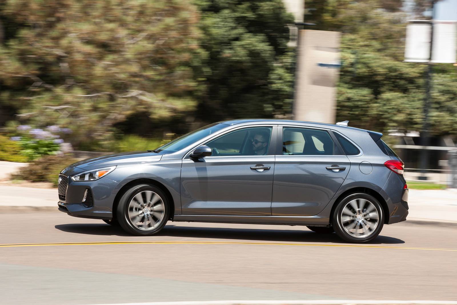 2019 Hyundai Elantra exterior S