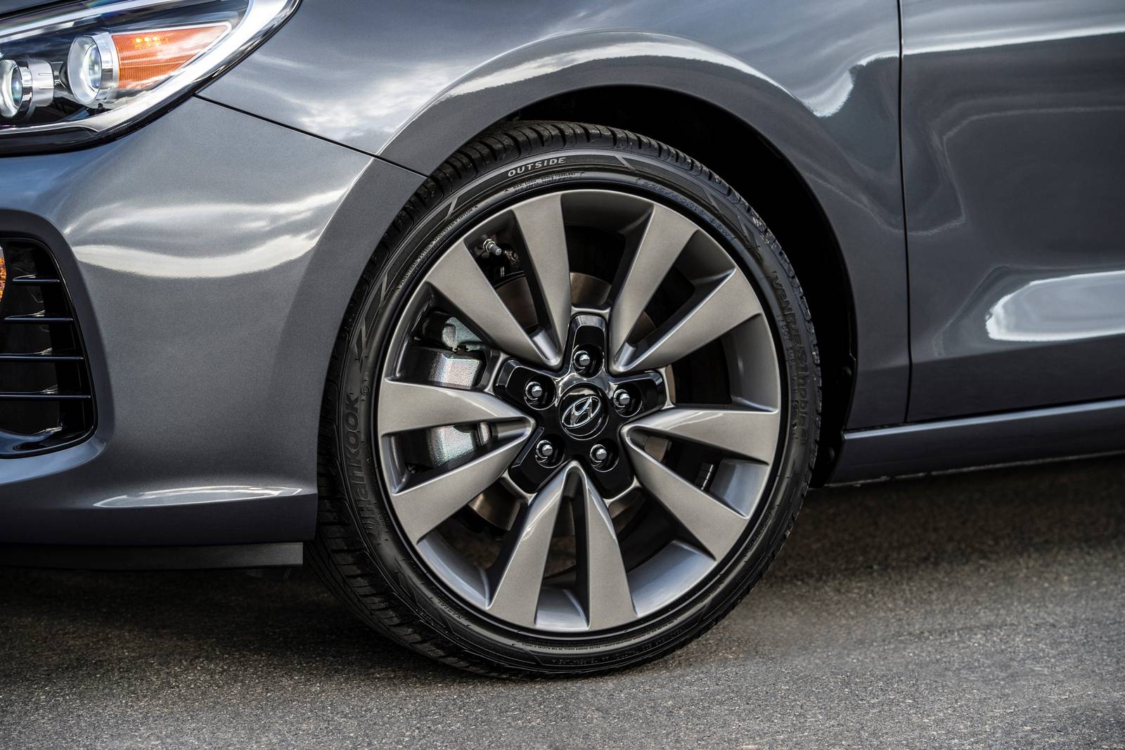 2019 Hyundai Elantra exterior W