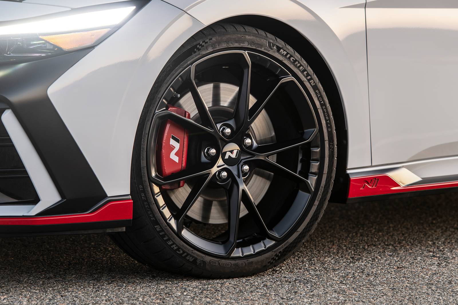 2024 Hyundai Elantra exterior W