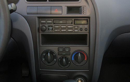 2003 Hyundai Elantra interior CC