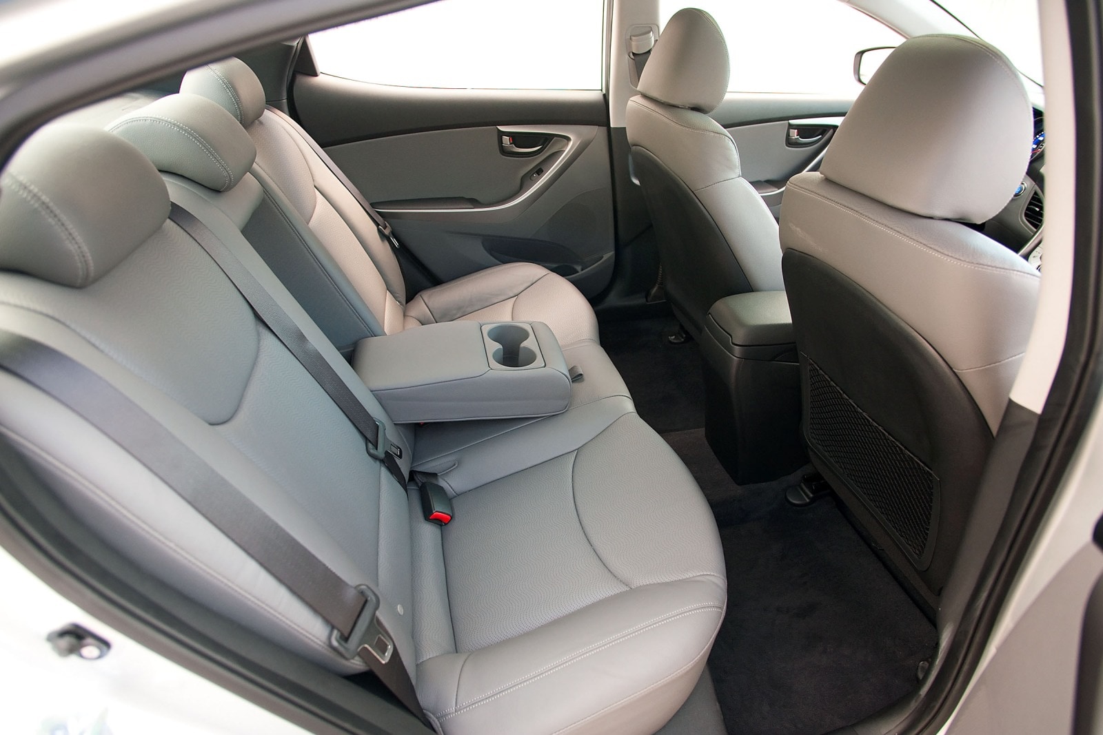 2013 Hyundai Elantra interior RI