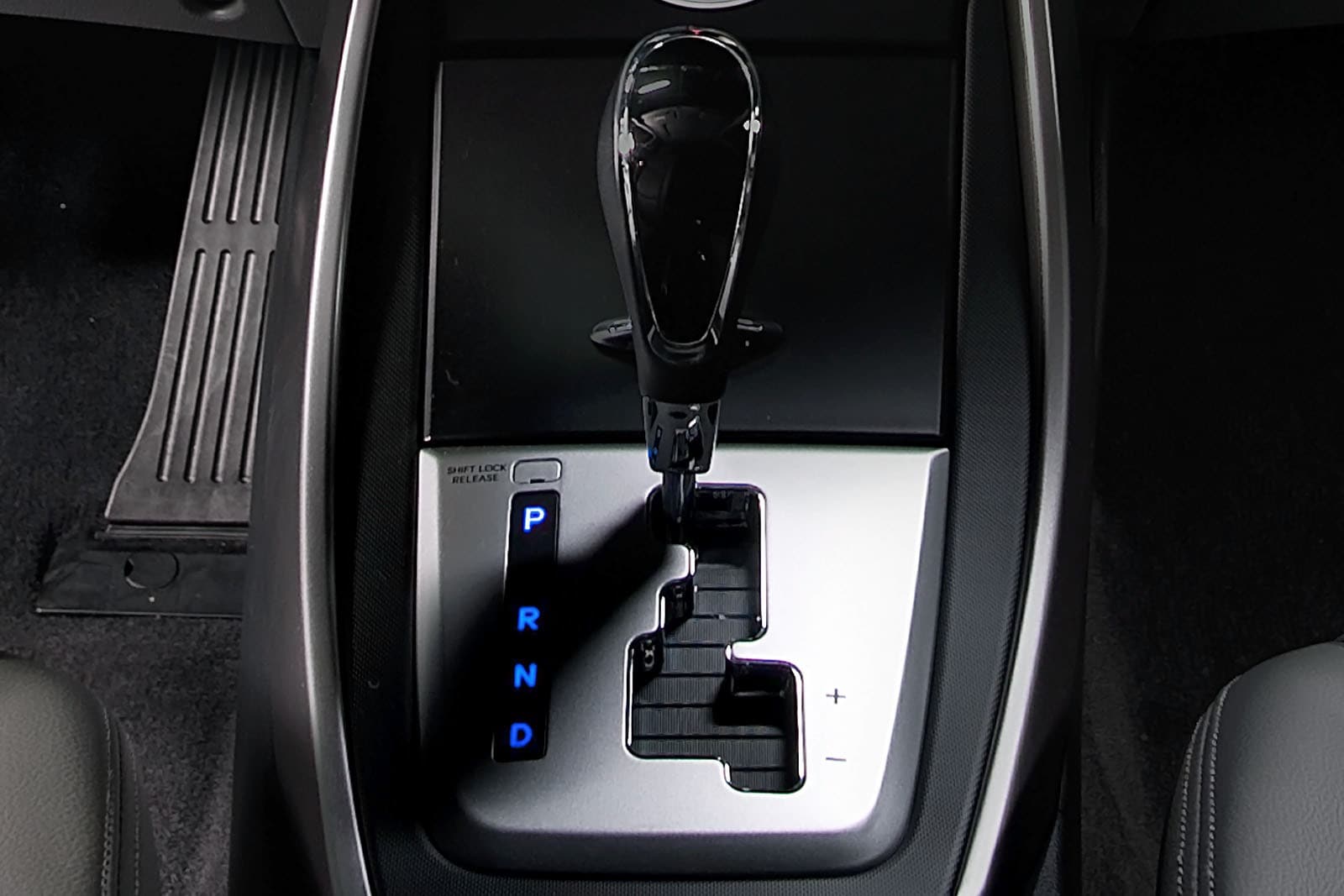 2013 Hyundai Elantra interior SHF