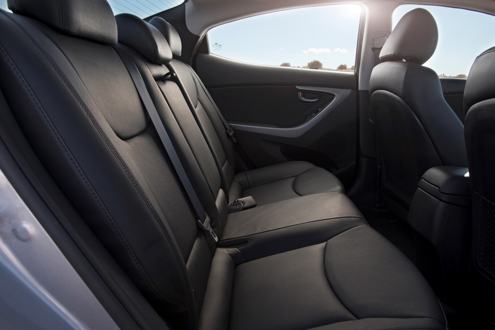 2014 Hyundai Elantra interior RI