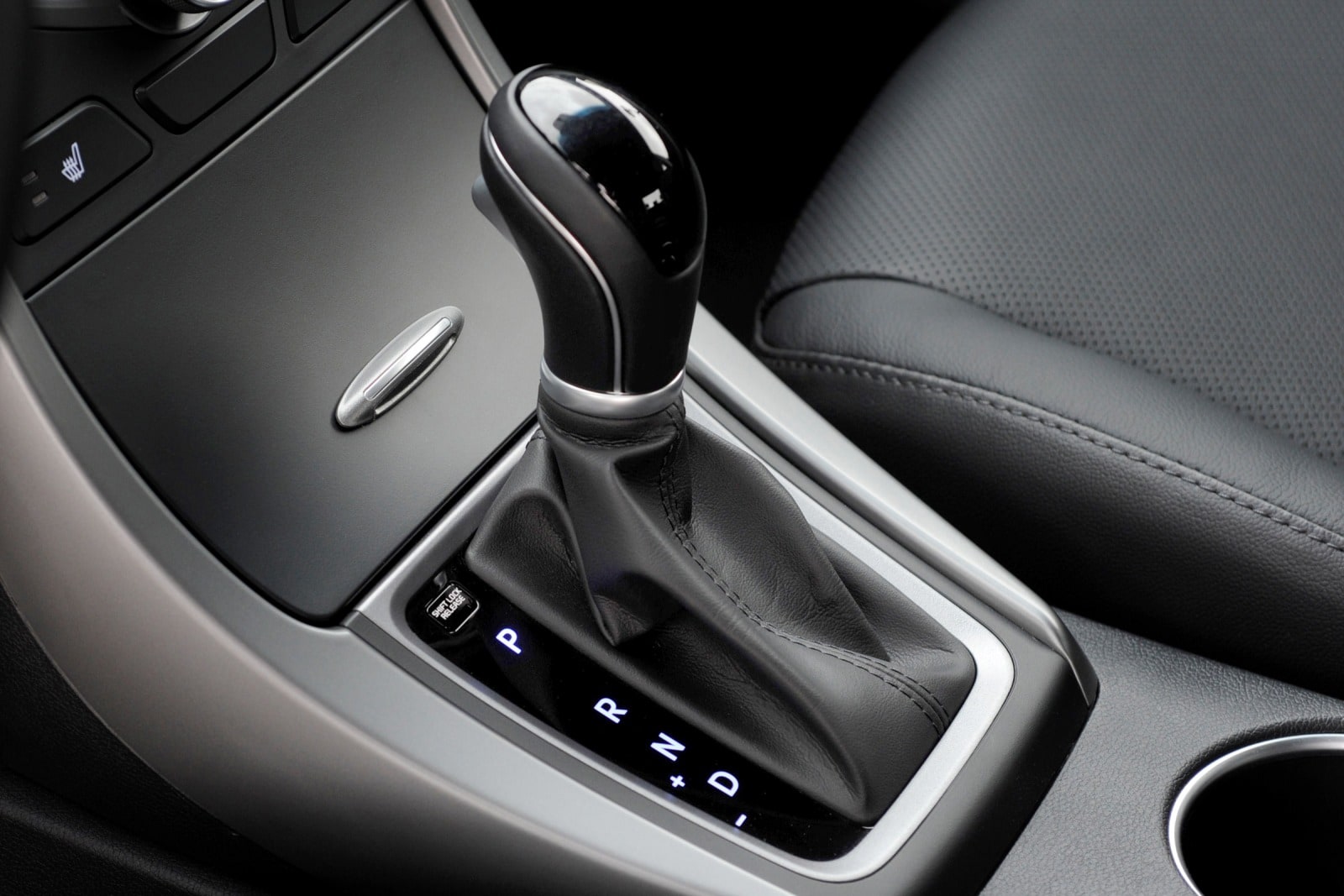 2015 Hyundai Elantra interior SHF