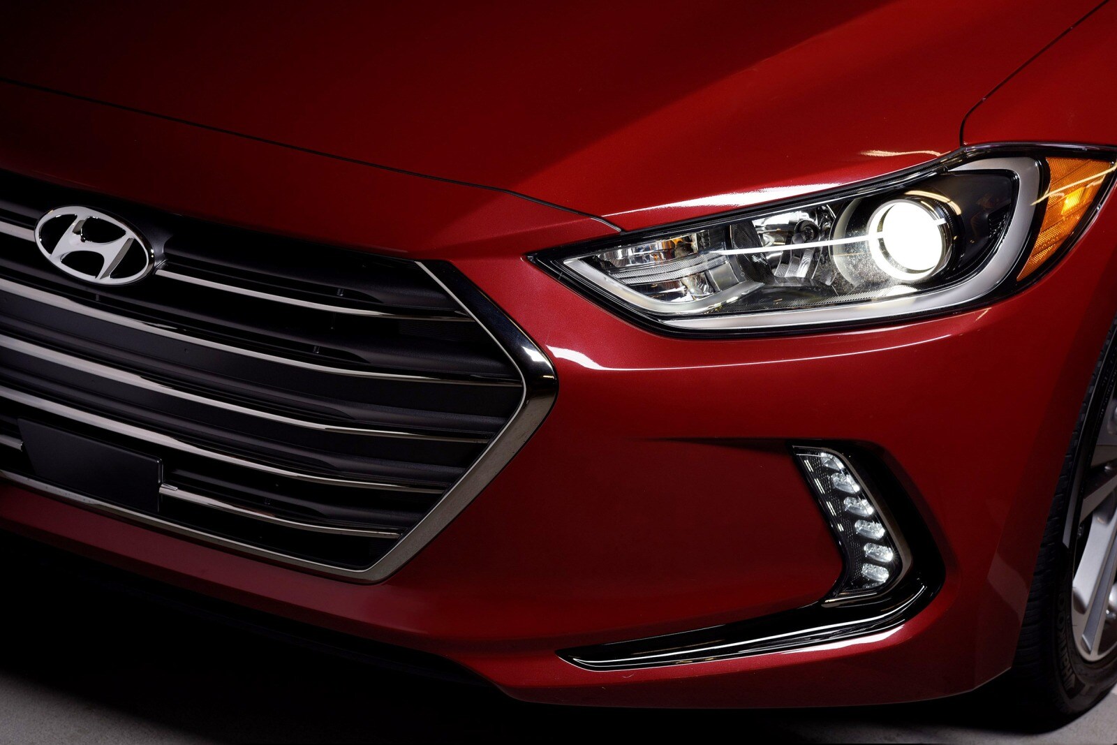 2018 Hyundai Elantra exterior EDETAIL