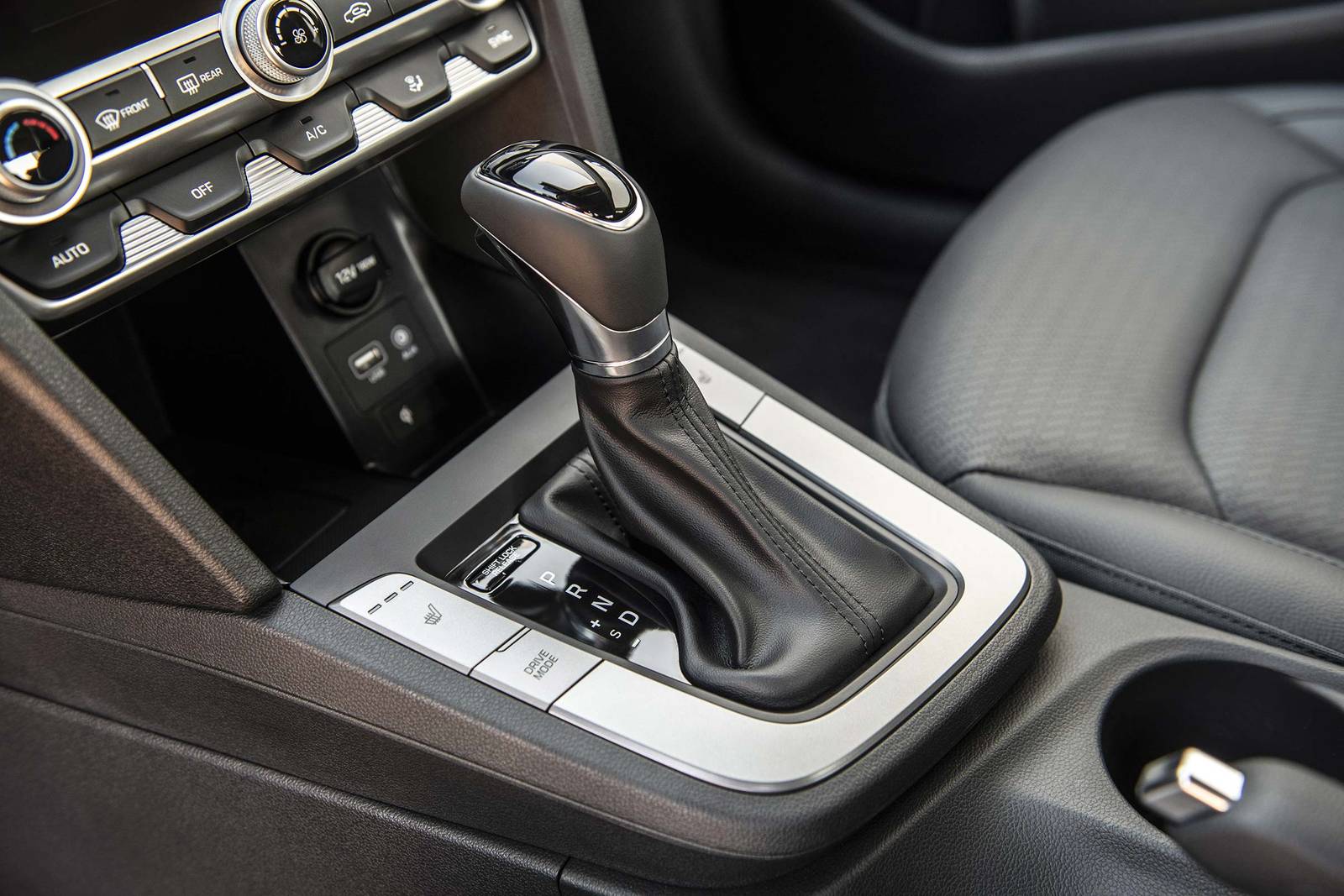 2019 Hyundai Elantra interior SHF