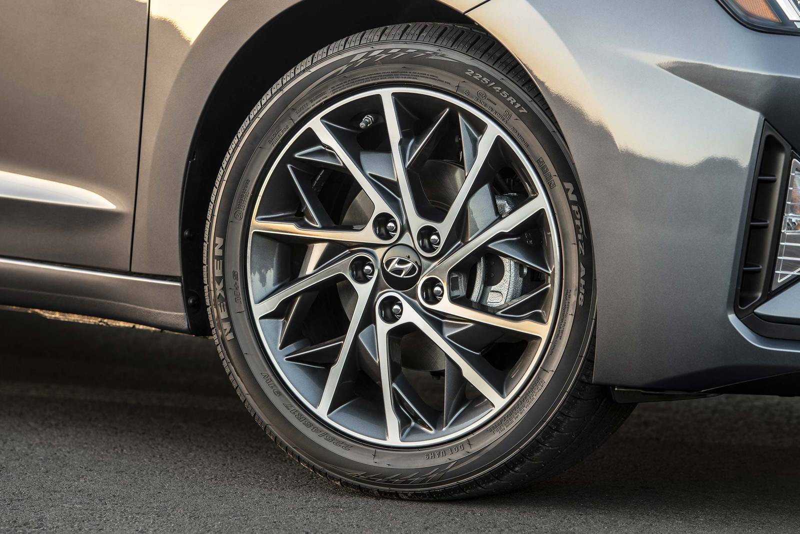 2019 Hyundai Elantra exterior W